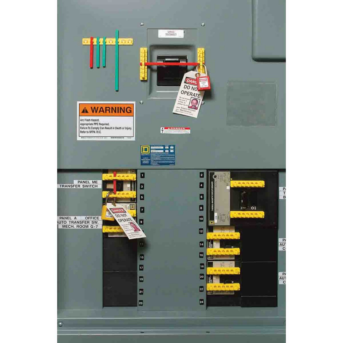 51265 - Soportes para barra de bloqueo para interruptor de circuitos de 480/600 Volts, paquete con 5 piezas